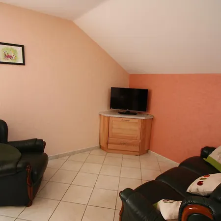 شقة Vosgien Au Calme Avec Internet Et Jardin, Ideal Pour Familles - Fr-1-589-207 Relanges